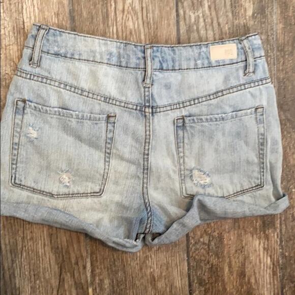 RSQ Light Washed Denim “Mom Short” Shorts - Picture 6 of 12